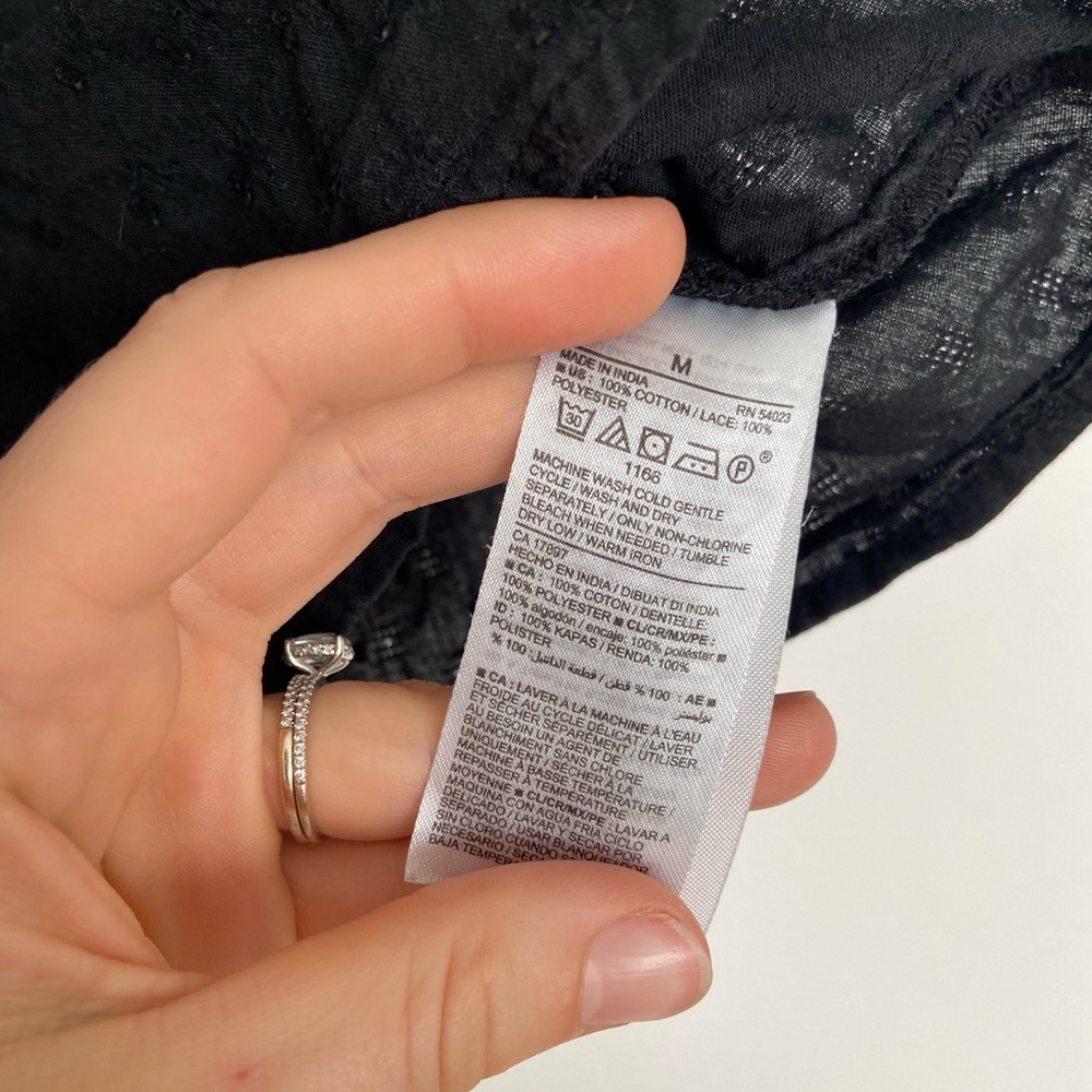 Old Navy Women’s blouse- black size Medium - Picture 4 of 7